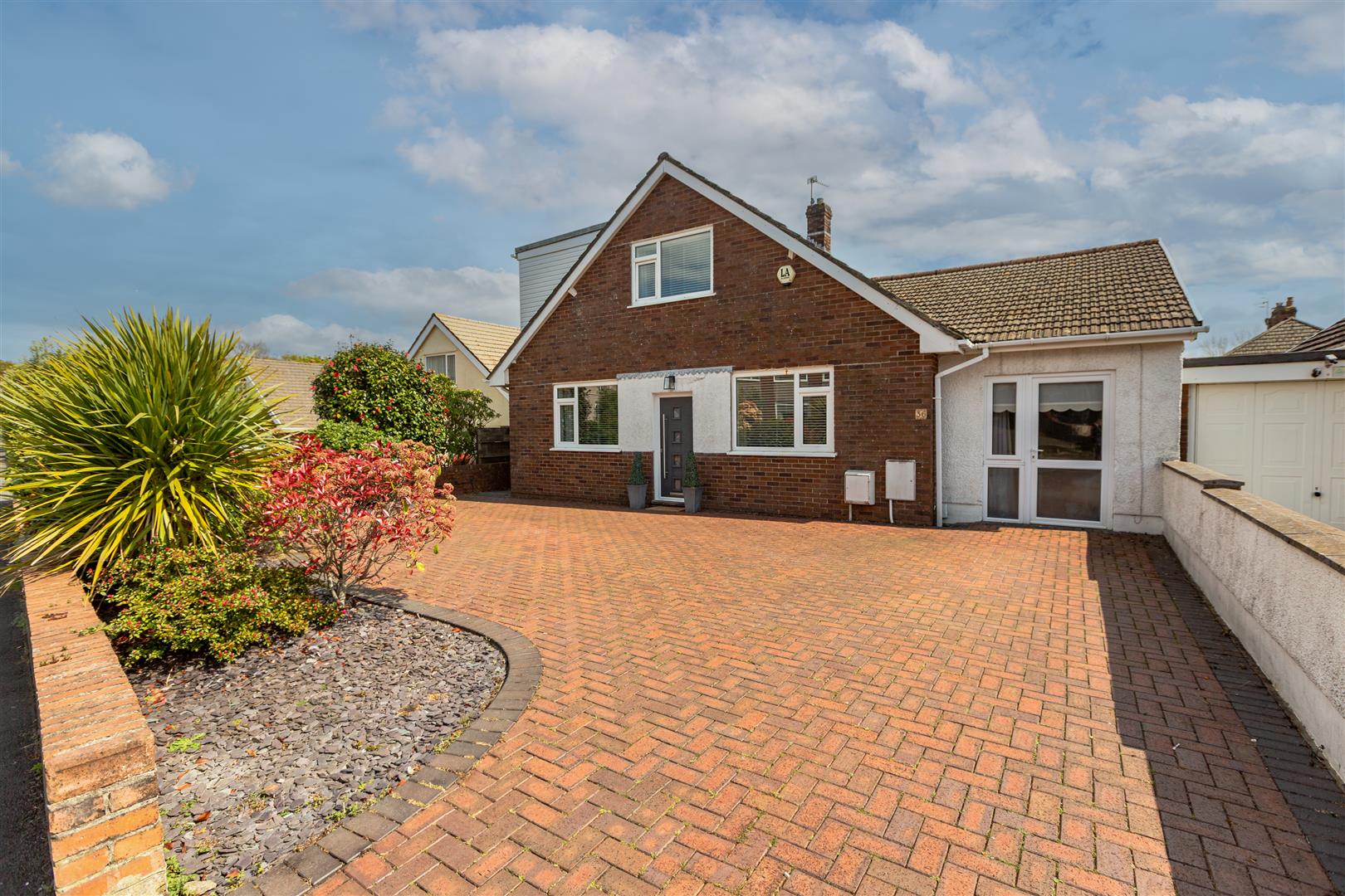 Parklands View, Sketty, Swansea, SA2 8LT